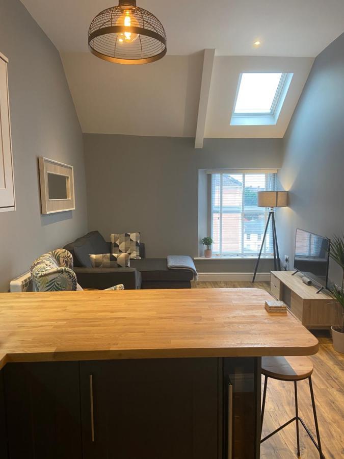 Stylish Tenby Apartment, Great Location, Parking Luaran gambar