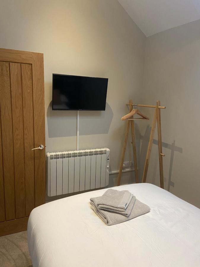 Stylish Tenby Apartment, Great Location, Parking Luaran gambar